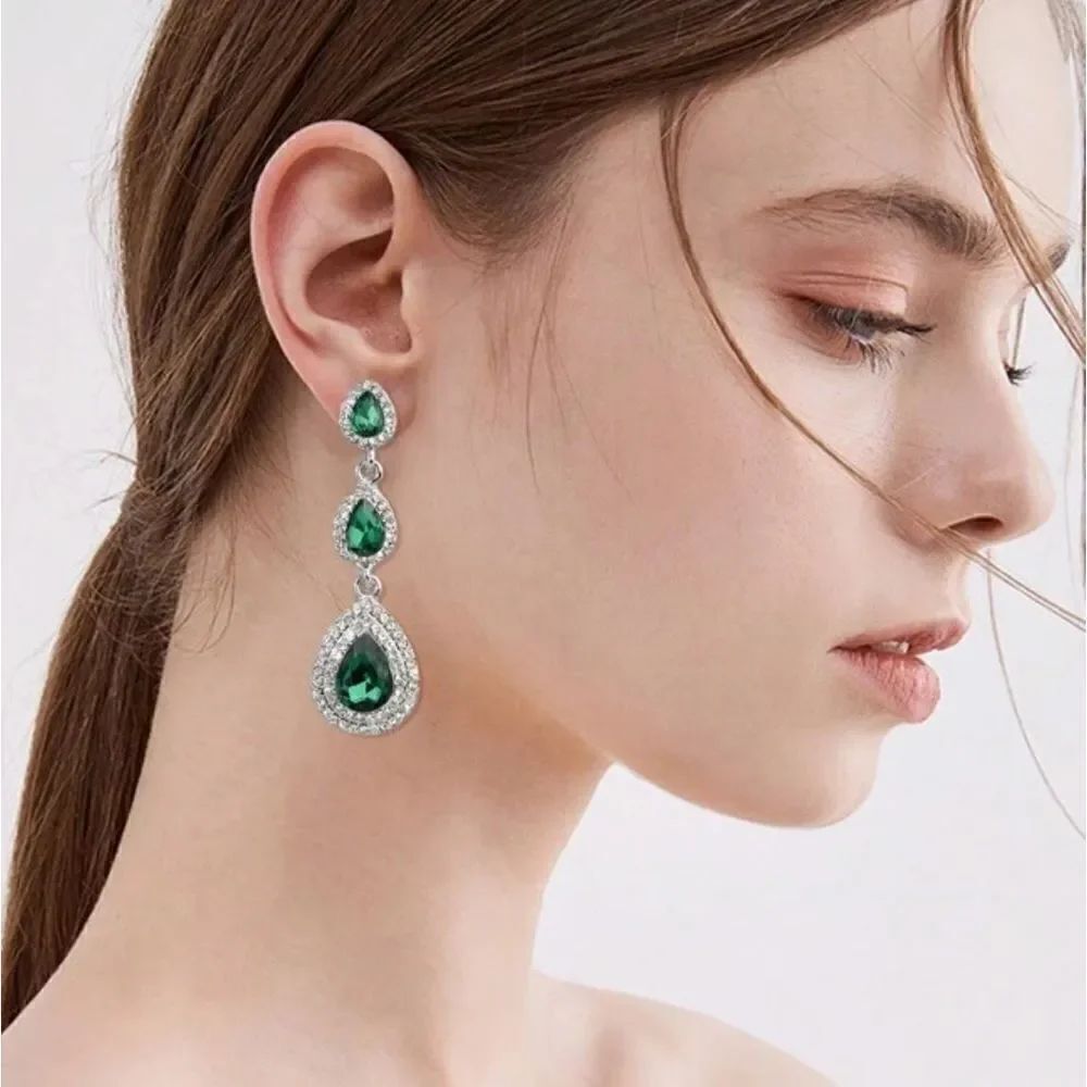 Green crystal drop earrings A200